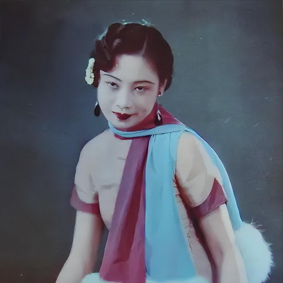 1933年，一张报纸把上海滩搅翻了。胡蝶、阮玲玉、陈玉梅同台抢"电影皇后"。两个