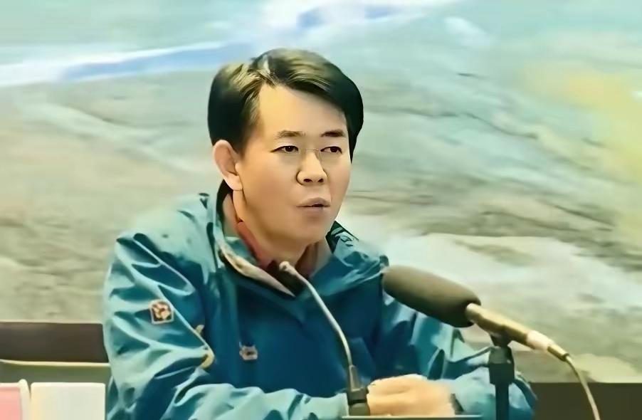 刚才看个片段，真是要把我看笑了！戴旭在演播室想聊聊美国的“C形包围”，刚起个头说