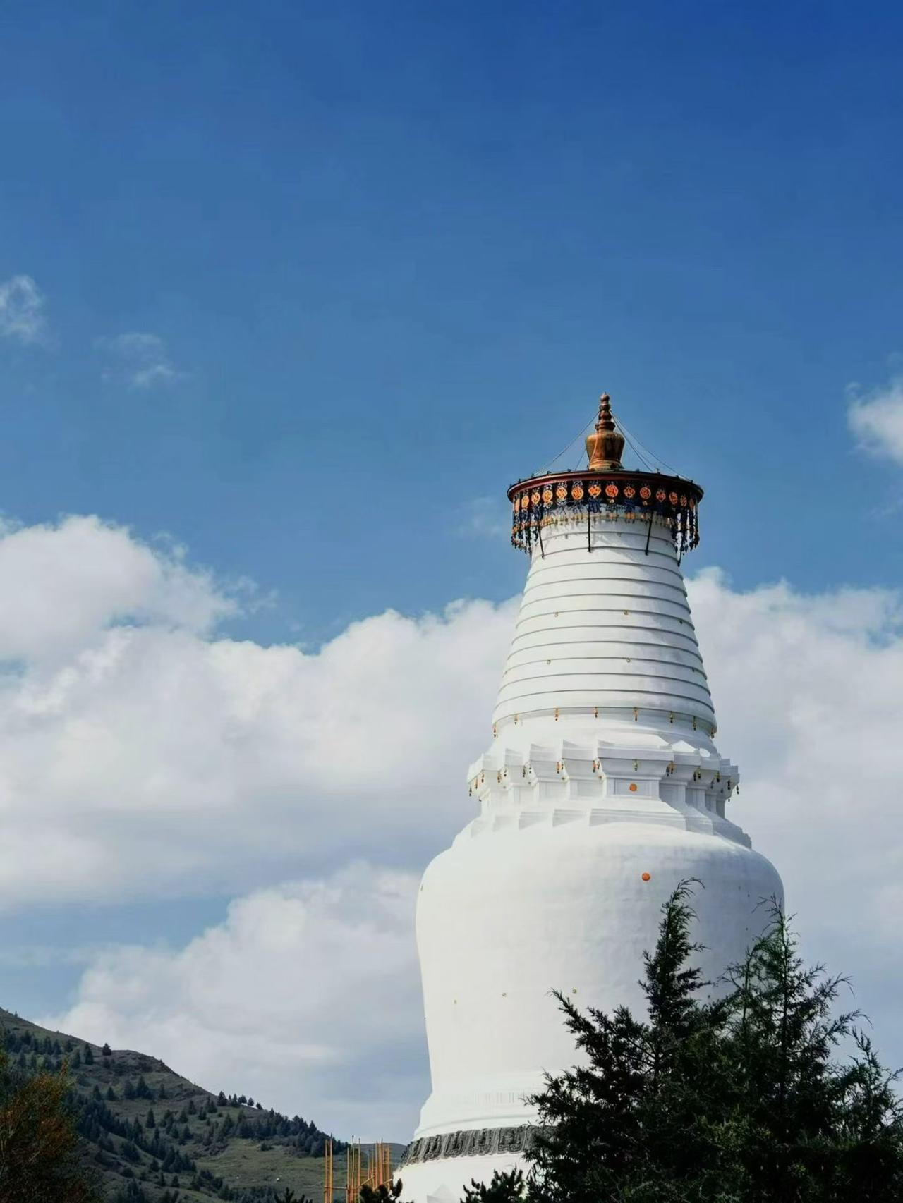 久候终相见，白塔焕新颜！
清净⛰️标志，所求皆圆满！