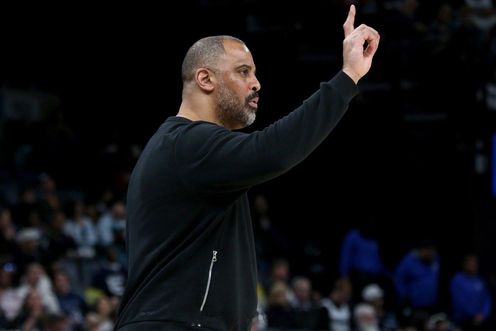 记者：“湖人有很多季后赛经验丰富的球员，尤其是在G5，你们要上场并早早确立‘我们