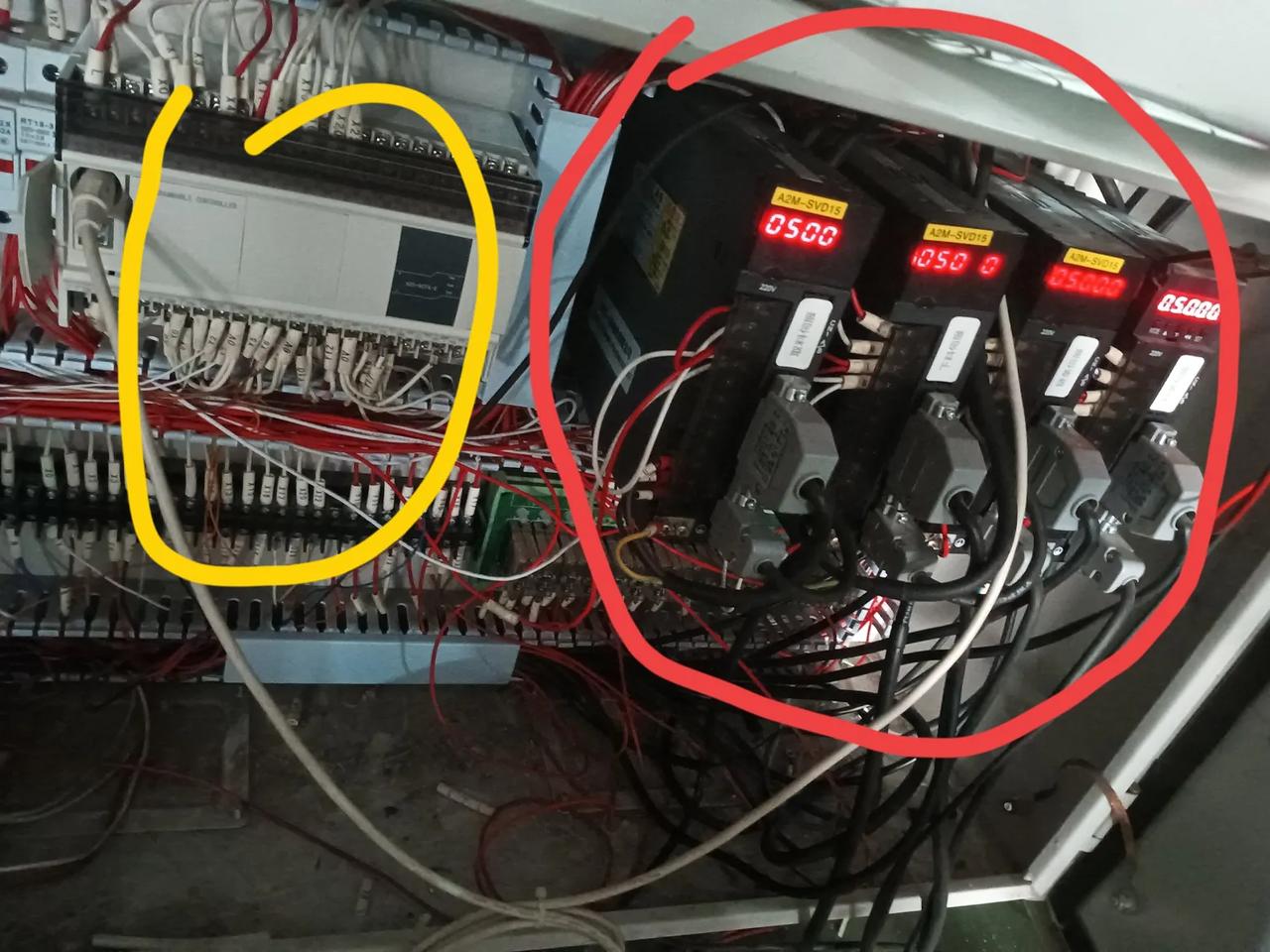 不知道是谁动了驱动器里面的参数，昨晚上还好好的，今天早上就出现伺服报警了，问了好
