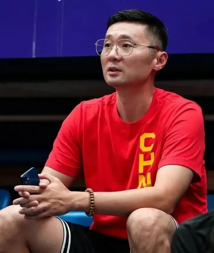 不出意外的话，如果乔帅不续约，中国本土主帅的三位候选人，个个都有所期盼：1、刘炜