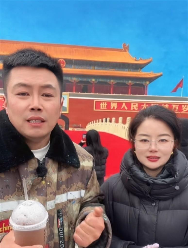 画火了，

人累了，

钱没了？

吴承言在商丘吴营村画了幅18米长的天安门墙画