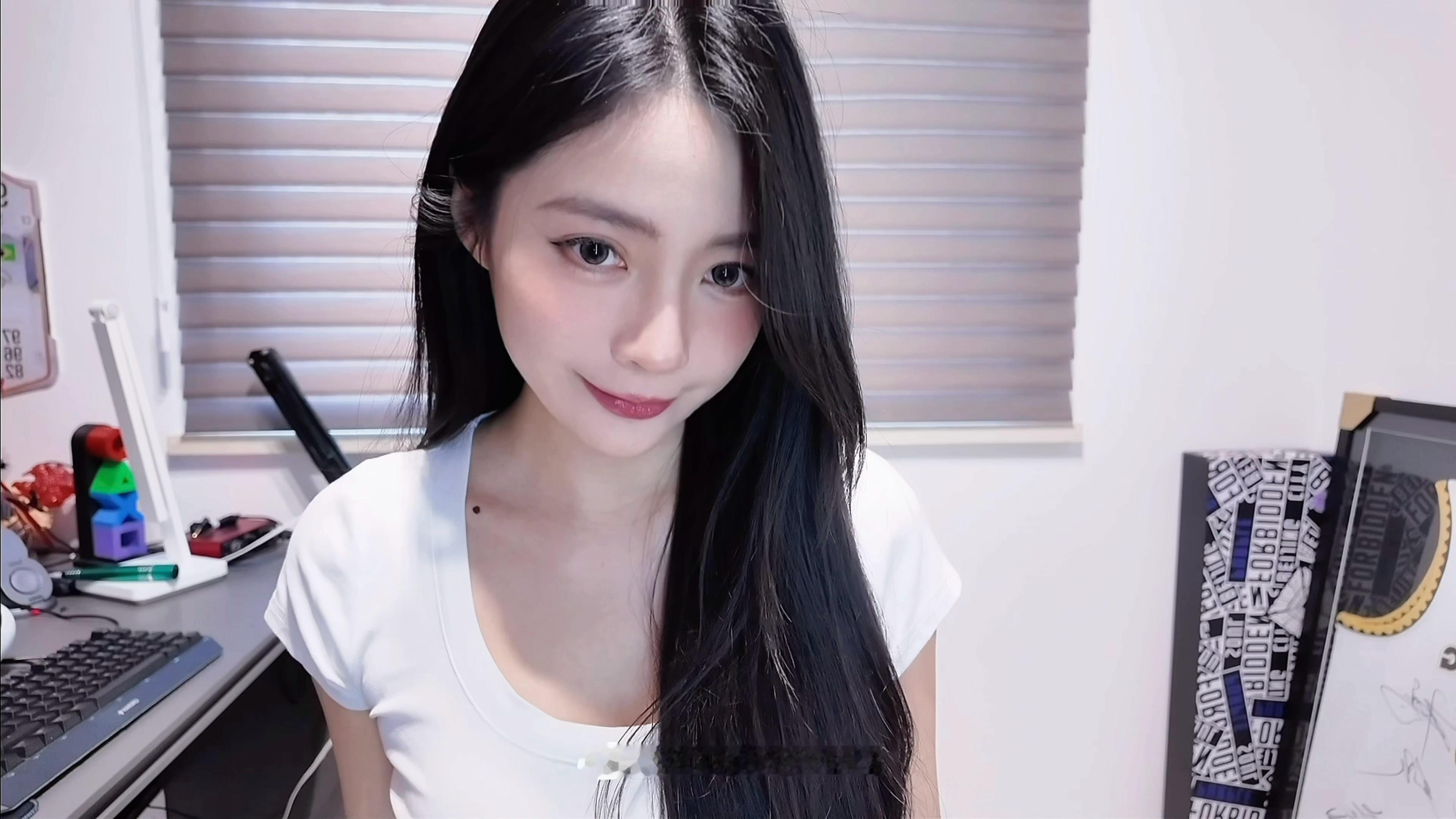 好清透今日妆容今天穿什么