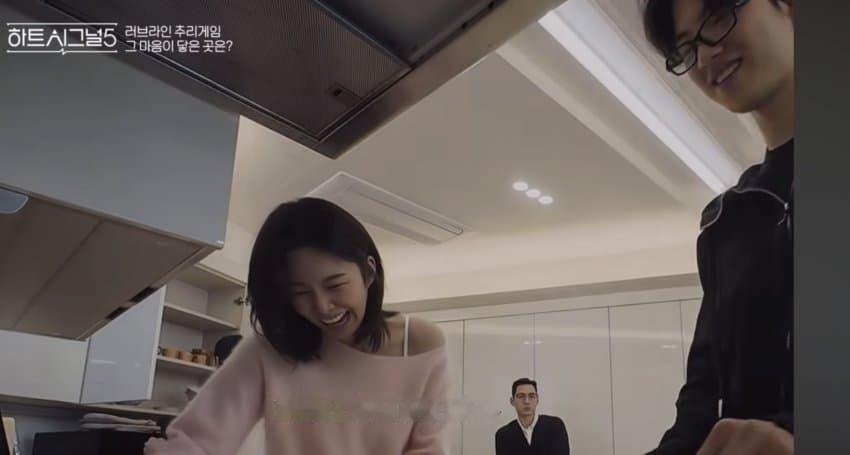 HeartSignal5 韩网贴“小黄啊 吃饭吧”偏偏宥京衣服都是粉色的 哈哈哈