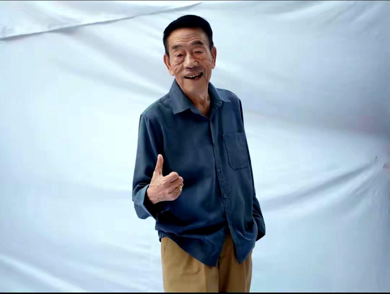 高温里的告别：记杨少华先生
 
清晨的热浪还没来得及褪去，就传来了杨少华先生离世