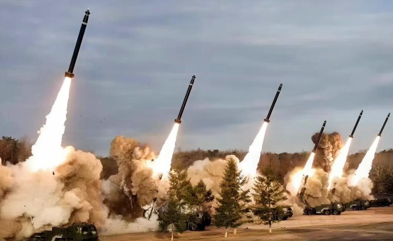 19 日凌晨，大批导弹密集射向日本海，高市早苗这下尝到后果了！

4 月 19 