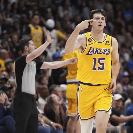 《盘点今夏NBA自由市场的10条大鱼！第一名有可能选择退役》下面我们就来盘点一番