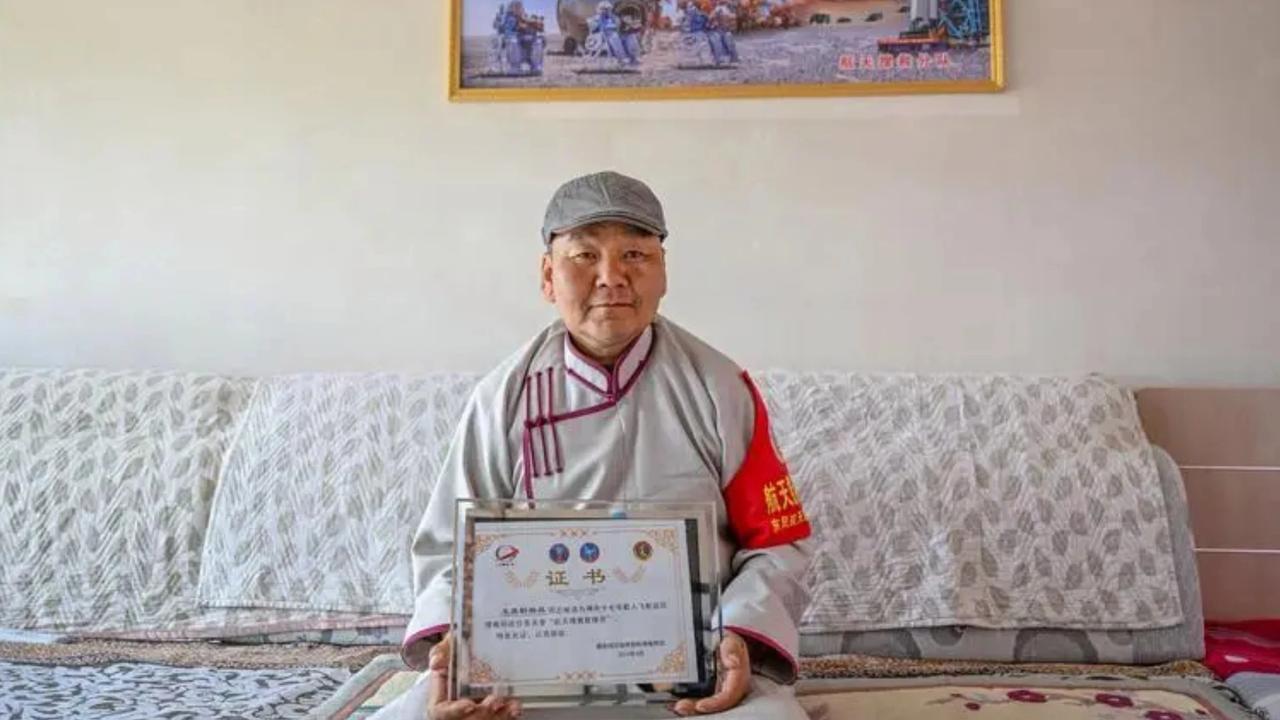 卫其勒格其出名了！他的名字与中国航天紧紧联系在一起。

卫其勒格其并不是宇航员，