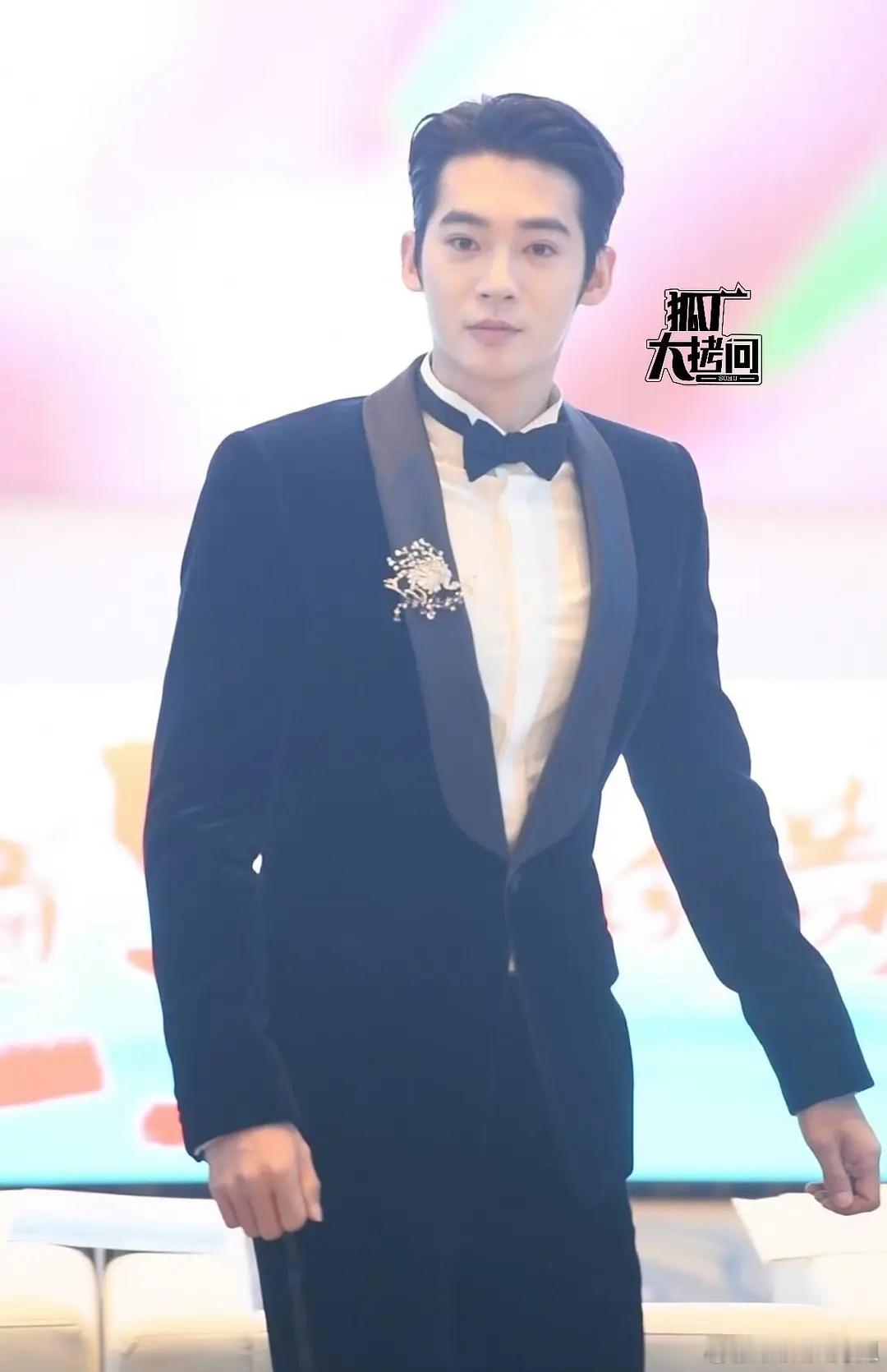 于适除了封神的时候长那样，其余的时候早就不长姬发这样了 