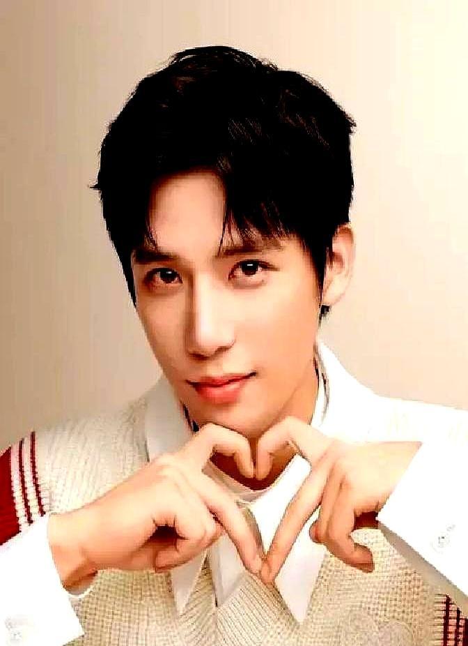 三部戏全黄？他凌晨四点光脚跑戏
 
平台砍预算，现偶项目先死。王安宇手里那部S+