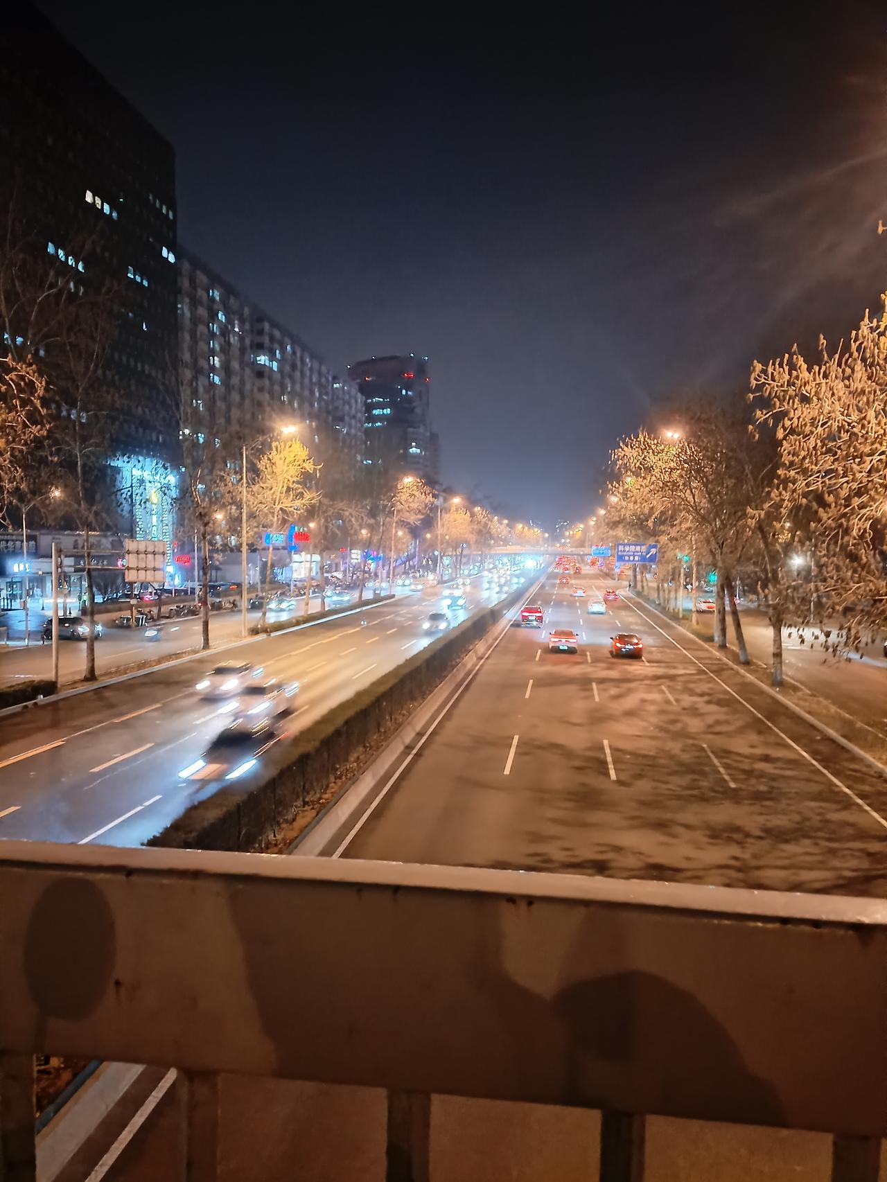 北漂，是因为无奈。
想家，亦因为无奈。

疫情之后，便利店行业一家接一家的关店。