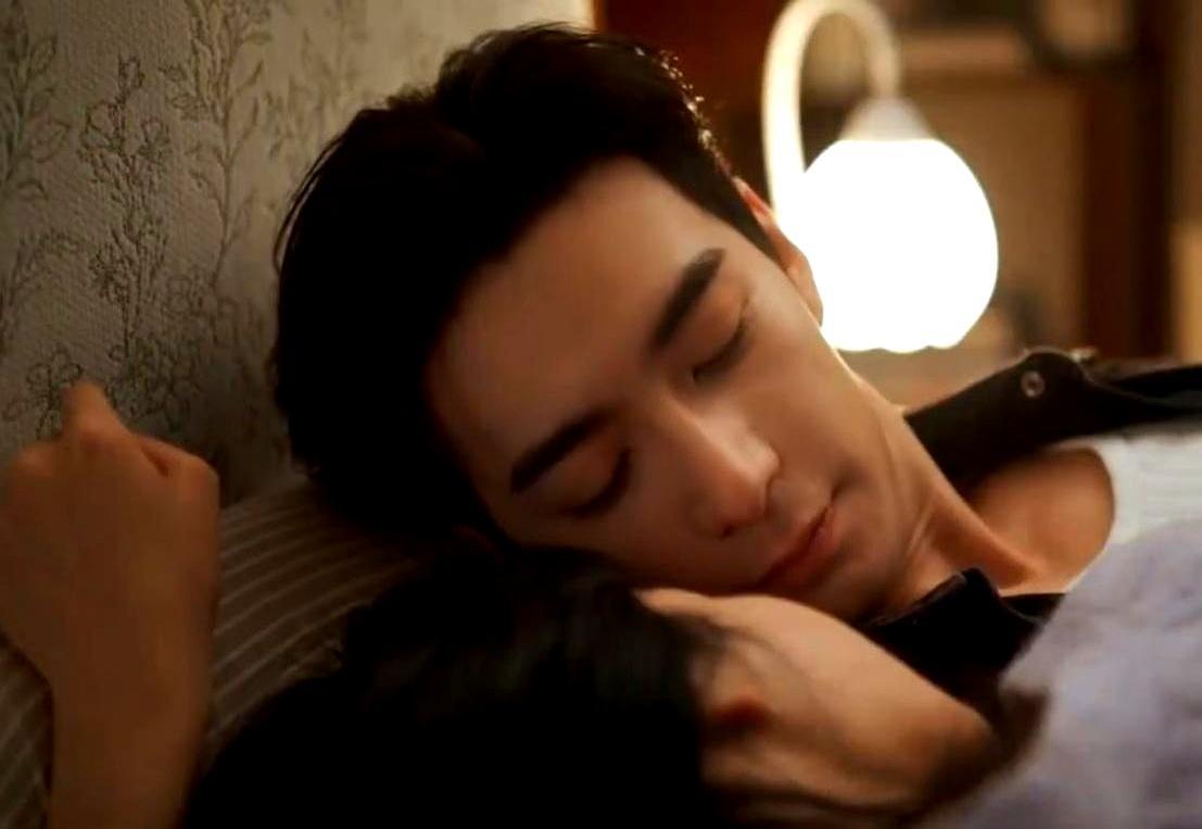 第20集还没播完就炸了
 
肖稚宇把胡羞按在桌上，一句“昨晚谁不行”刚出口，门被