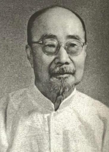 1967 年，鲁迅的亲弟弟周作人下地小解时，突然猝死，他死后，被家属销户，连骨灰