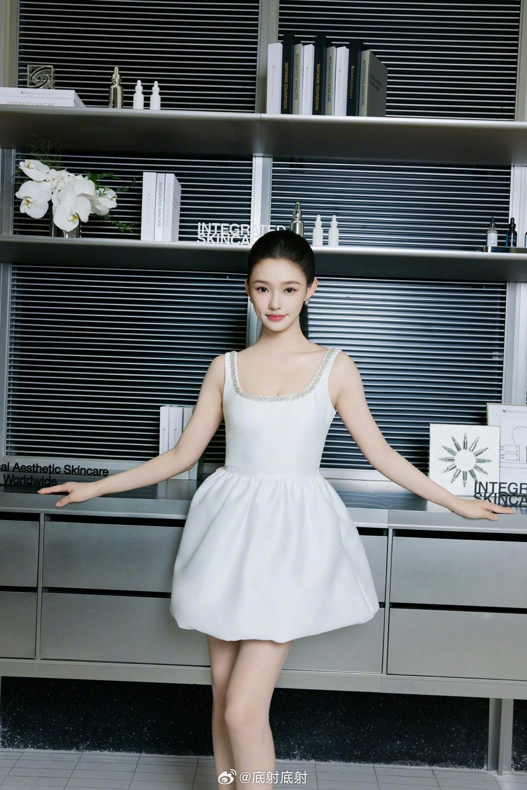 林允极品一字带玉足 