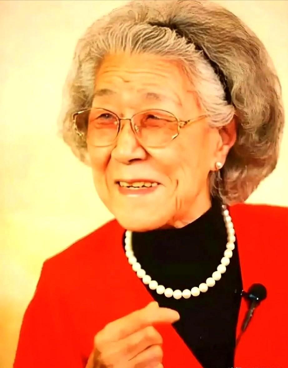“刘姥姥”沙玉华离世了，看到她的死因，我破防了。
她不是跟病痛搏斗后倒下，而是遵