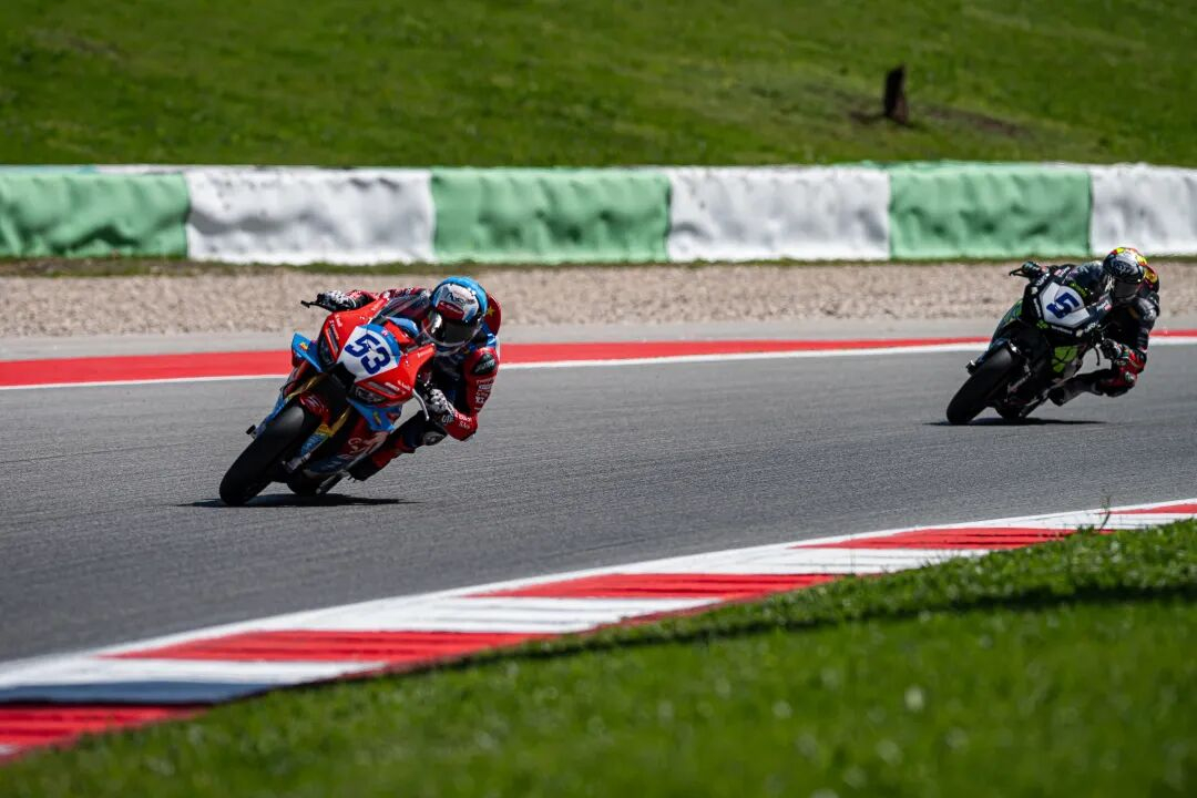 这个热搜又开始绑架张雪了...为什么不用中国车手？您琢磨琢磨咱们有几位上得了场的