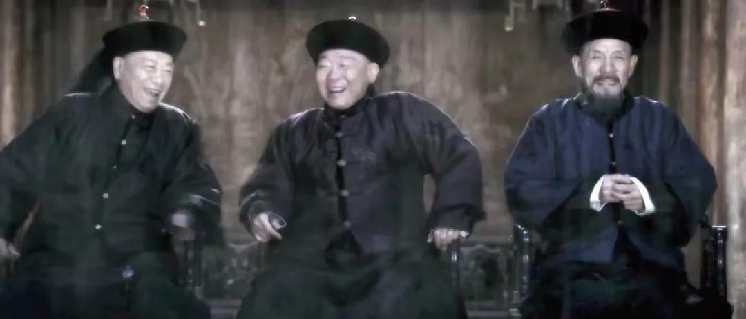 《投名状》中，庞青云三兄弟兵败来见三位大人，狄大人开口问道：“你们几个人啊？”赵