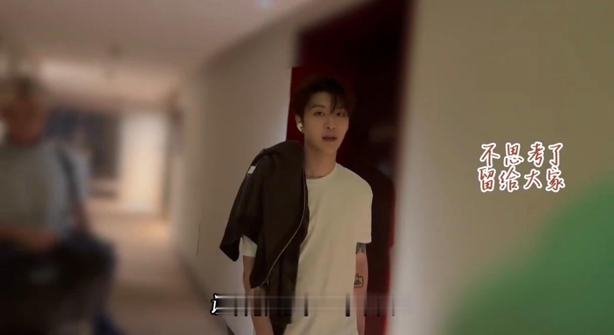 范丞丞奔跑的双面boss 范丞丞跑男vlog梗点满满！有人自称菜鸟，他秒接“你是