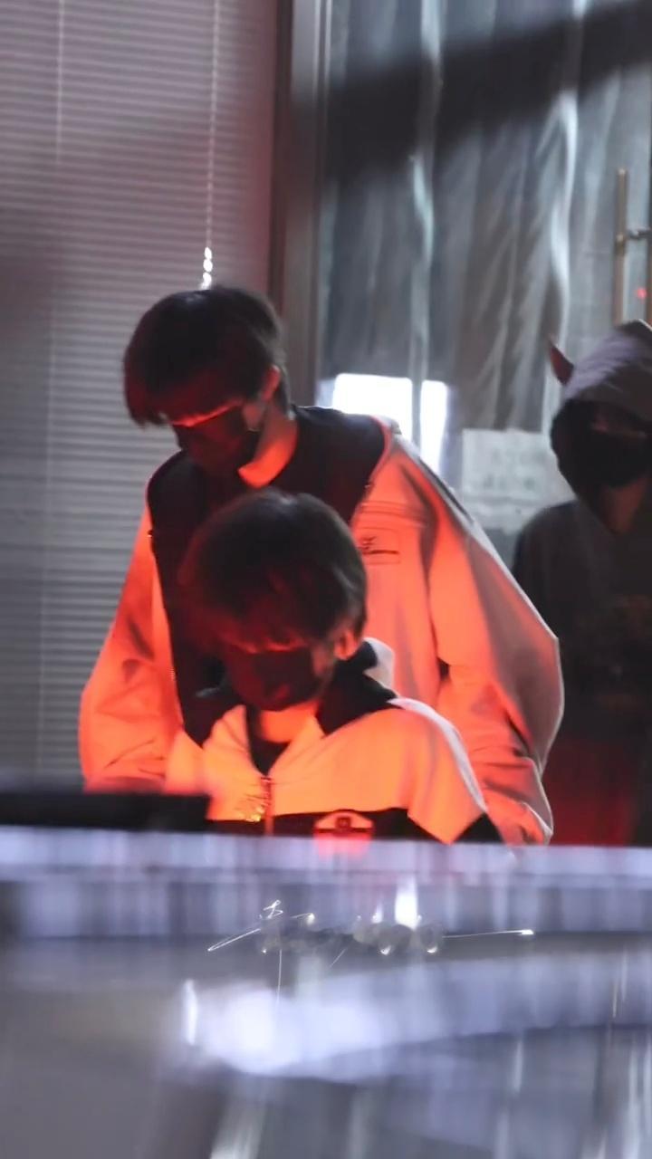 陈奕恒荣耀之战彩排下班～ 