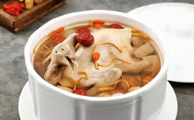 鸽子汤，作为传统的滋补佳品，是否也能在炎热的天气给身体带来意想不到的好处？

许