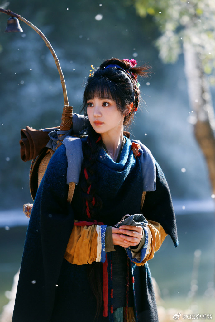 田曦薇不负心中山海田曦薇樊长玉双麻花辫古装 清甜眉眼配质朴造型，田曦薇把樊长玉的