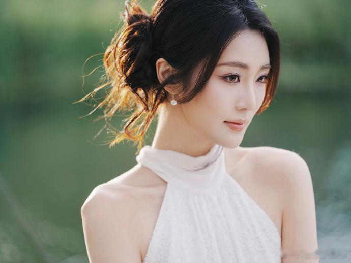 张凯丽女儿上演综了从荧幕角色到综艺舞台，期待用实力说话的可可～！