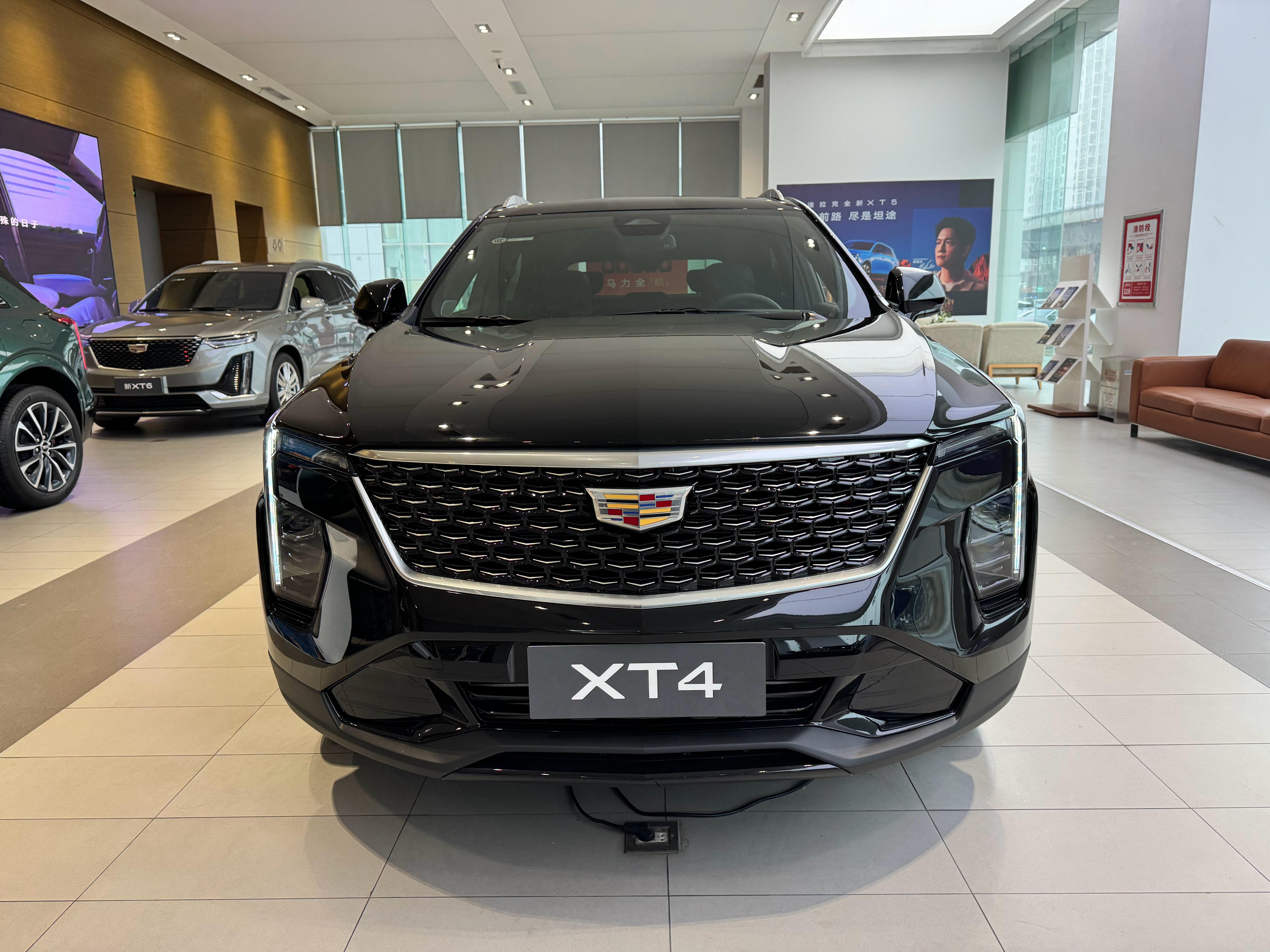 凯迪拉克XT4，一款紧凑型的SUV车型，搭载1.5T 四缸发动机，最大马力也是超