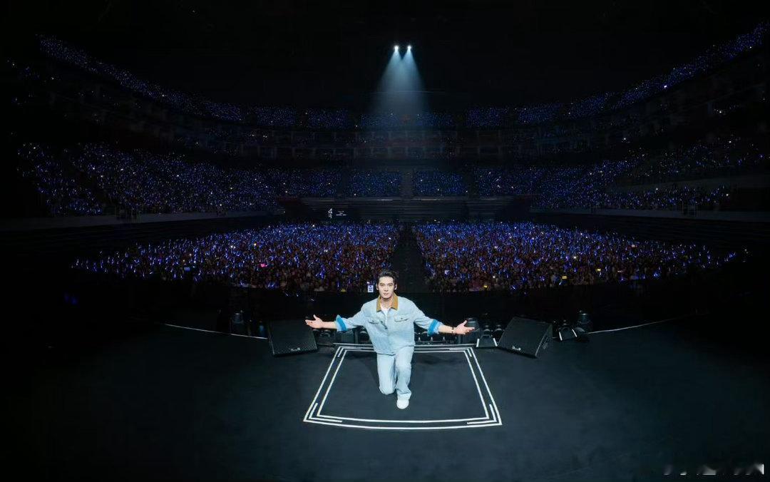 于适我想仍是适诗于适演唱会大合照于适演唱会大合照，不错不错， 