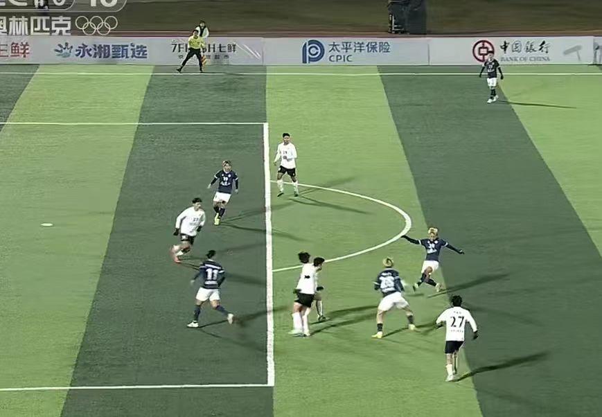 今晚看了一场CMG群众足球邀请赛！
山东泰安队5:0战胜黑龙江哈尔滨队！
当值裁