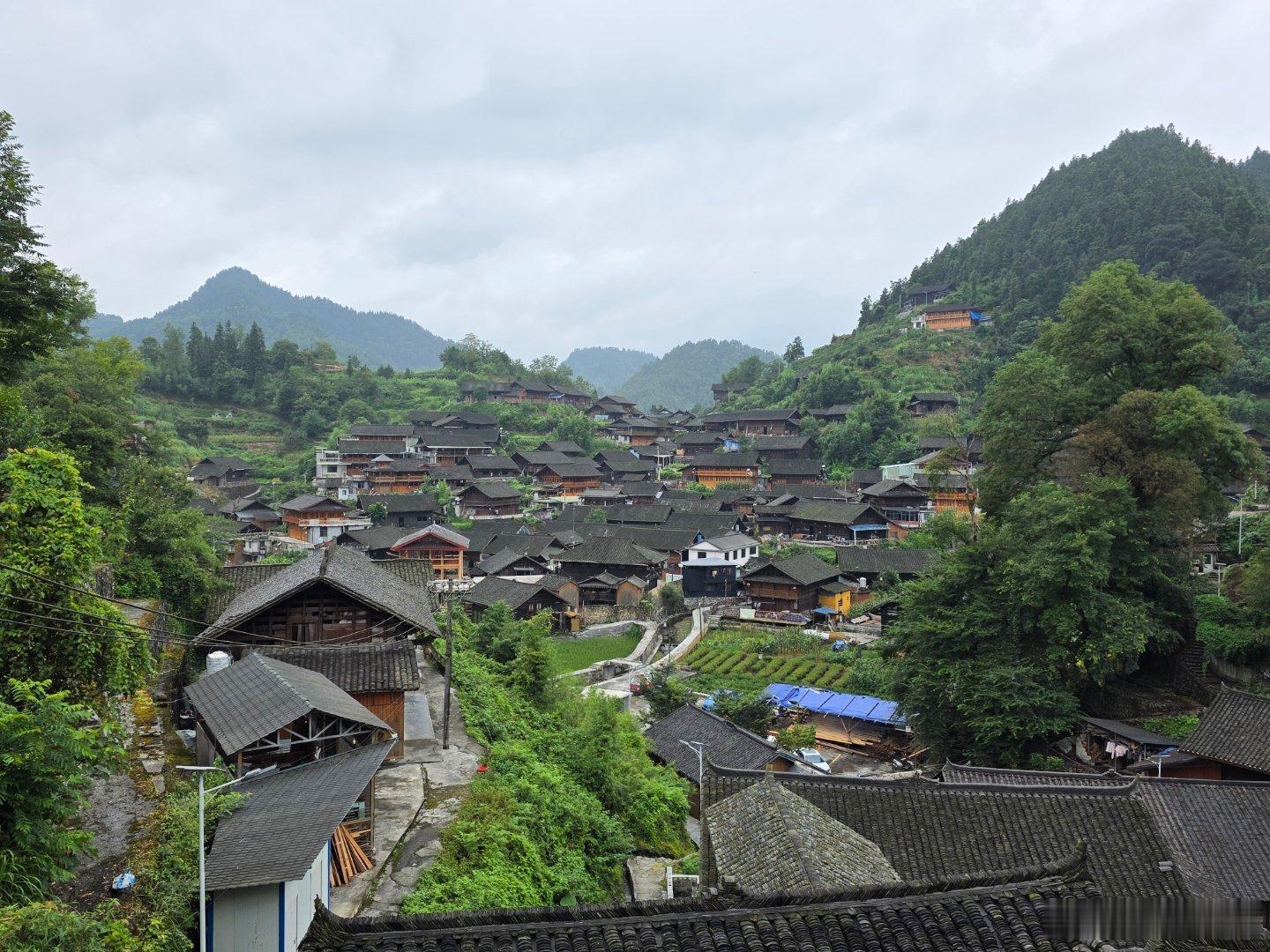 湘西古丈翁草村｜“向往的生活”取景地，靠百年木匠队伍守住最美苗寨肌理踏访古丈默戎