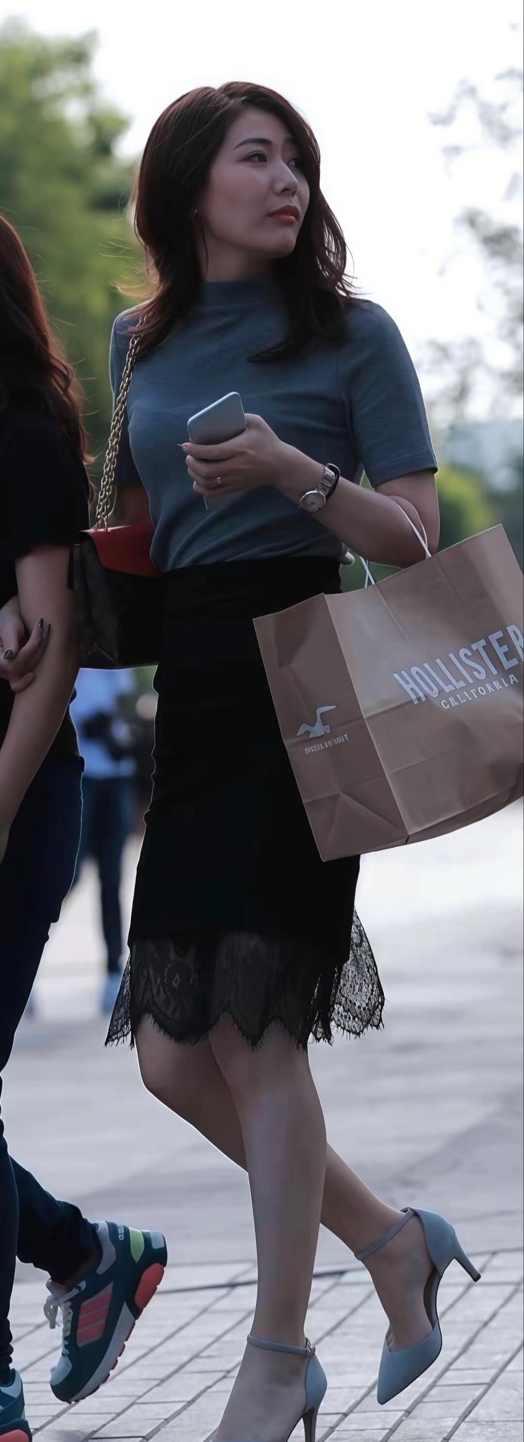 都市美少妇蕾丝裙穿搭 街拍 极品美女穿搭 大长腿 好身材性感女神