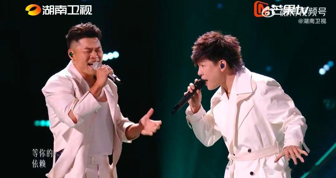 歌手直播胡彦斌编曲好怪歌手2026本期联名赛爆款舞台《偏爱》上线，全能制作人定制