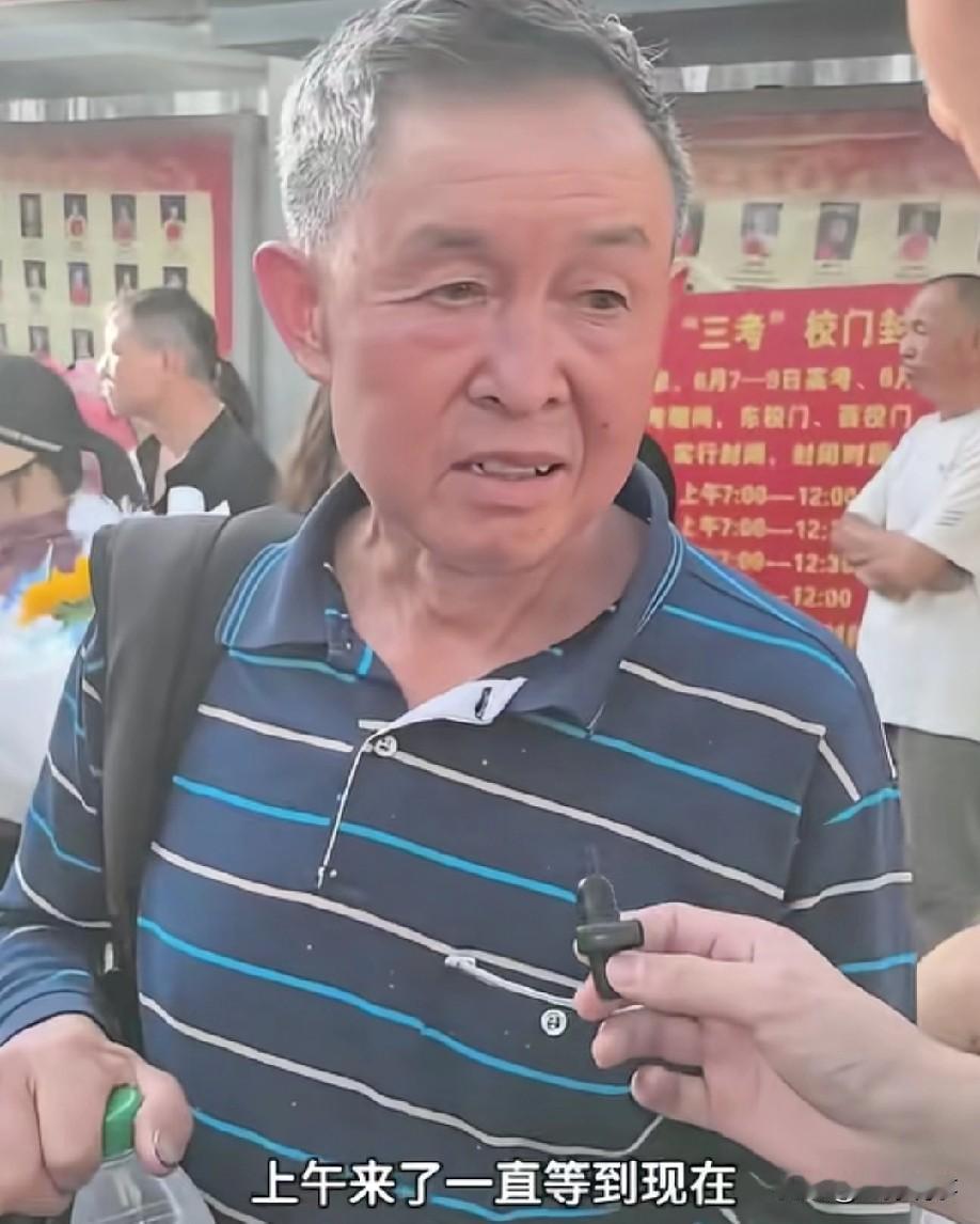 "爸，我想打暑假工，减轻家里负担。"高考考场外，60岁老父亲翻山越岭背来8个土鸡