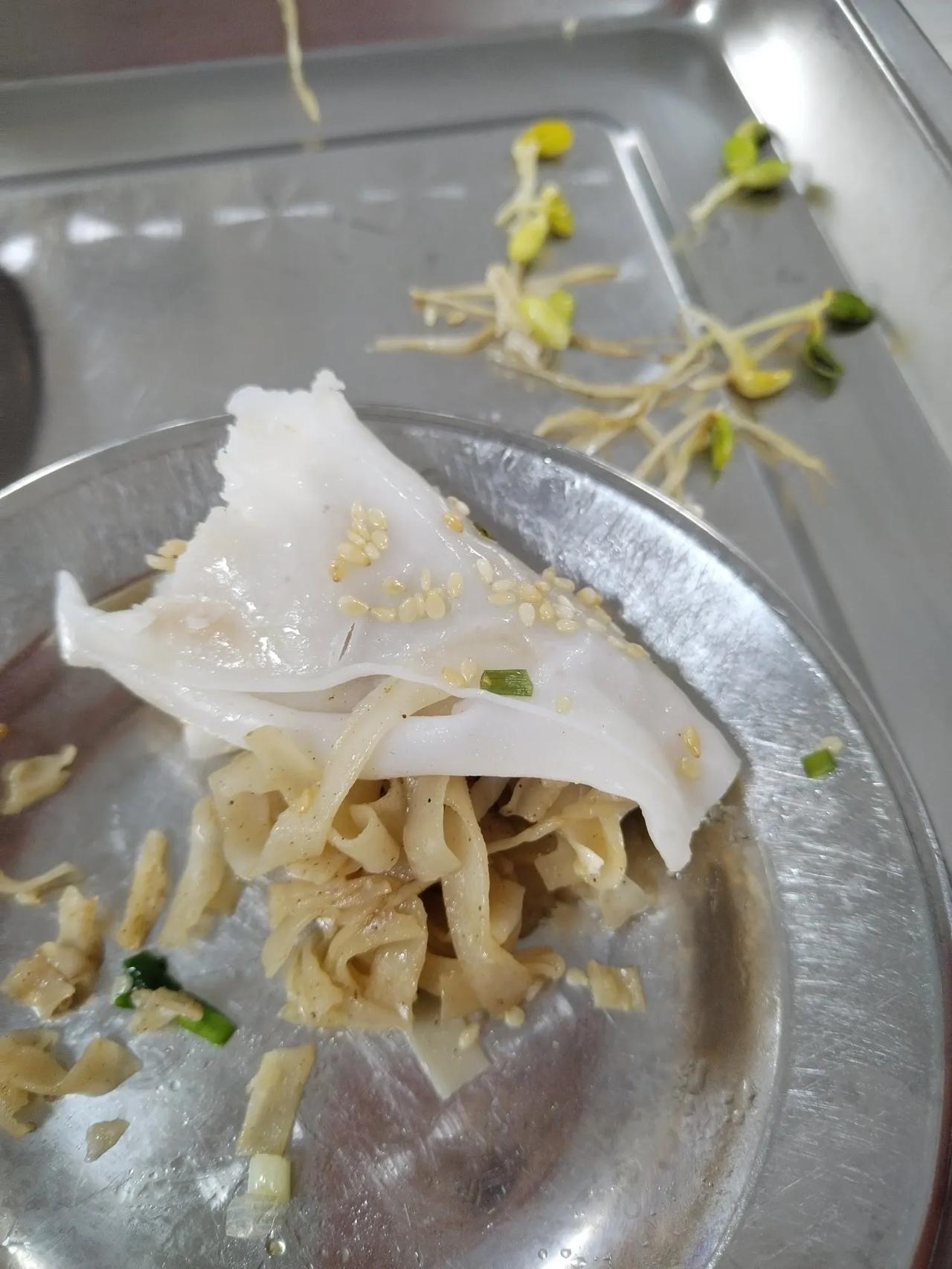 广东阳江。
阳江的猪肠碌应该是每个阳江人的心头好吧？听说正宗的猪肠碌，用粉皮包粉