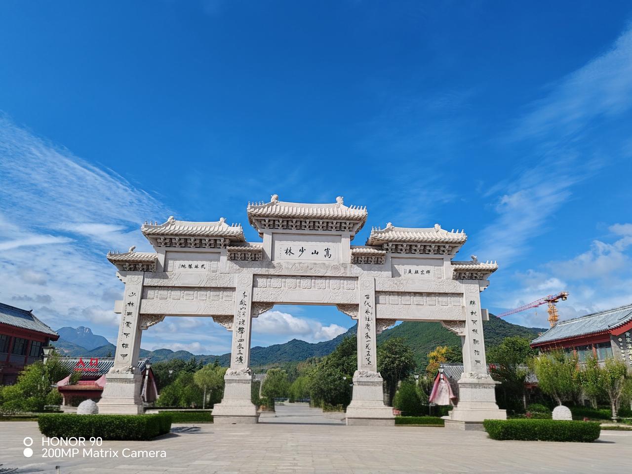 登封·嵩山少林
踏入这座千年古刹，在熙攘人流里看完武术展演，忍不住连声赞叹！
静