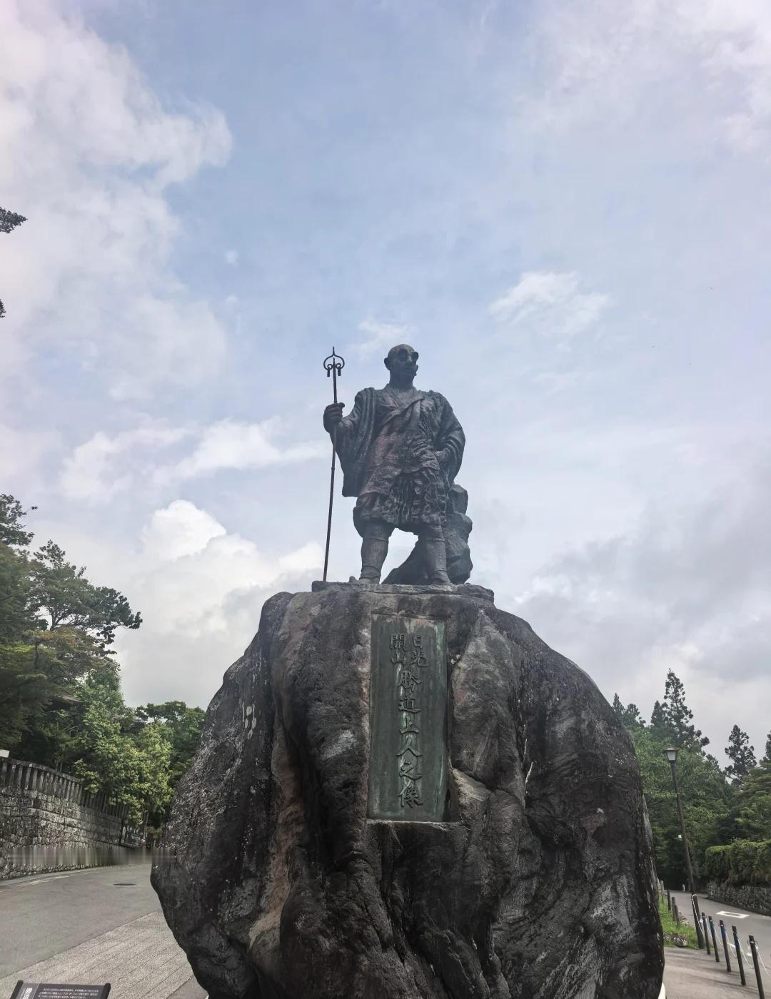 来这里。日。