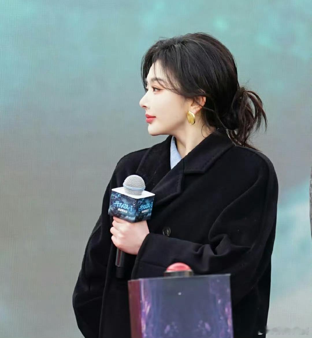 孔雪儿韩剧女主氛围 孔雪儿姐姐的新造型美翻了!每一个动作都散发着韩剧女主角的气质