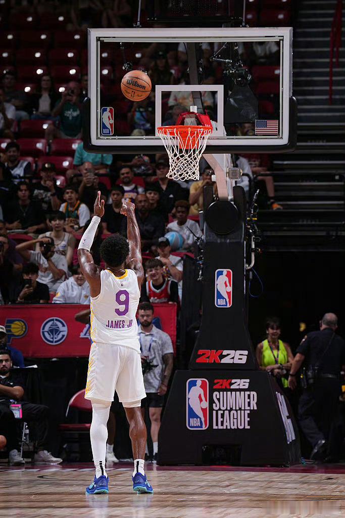 夏季联赛全部结束，接下来的NBA赛事就是10月份的季前赛！湖人首战10月4日对阵