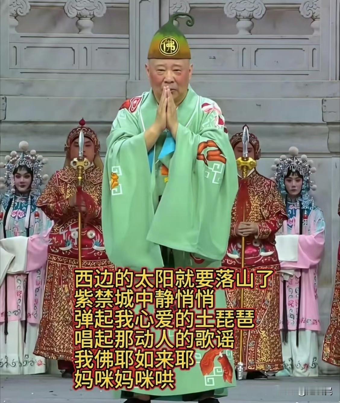 关于郭德纲、郭麒麟的两个热门话题挺有意思的，一边是郭麒麟变瘦了，网友说瘦了变帅了