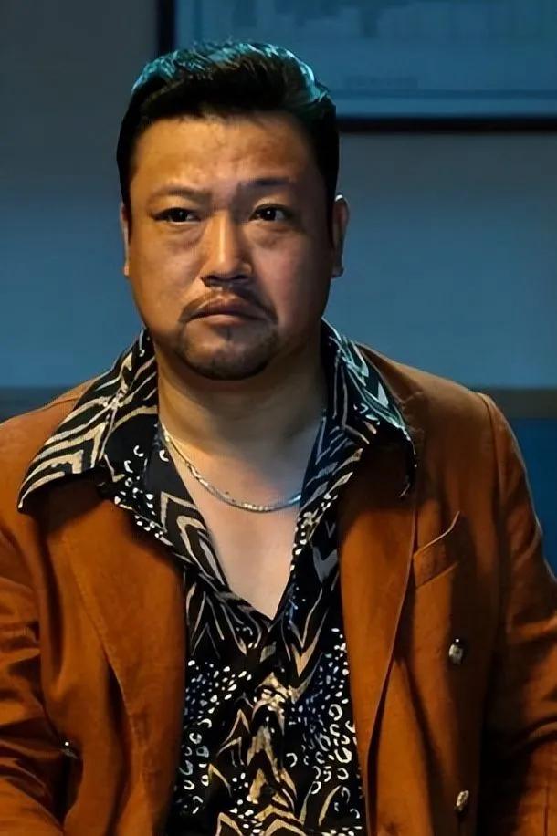 贾冰距离沈腾，贾玲这些只差一步了，差一个优秀的团队！

 电影喜剧市场这些年还是