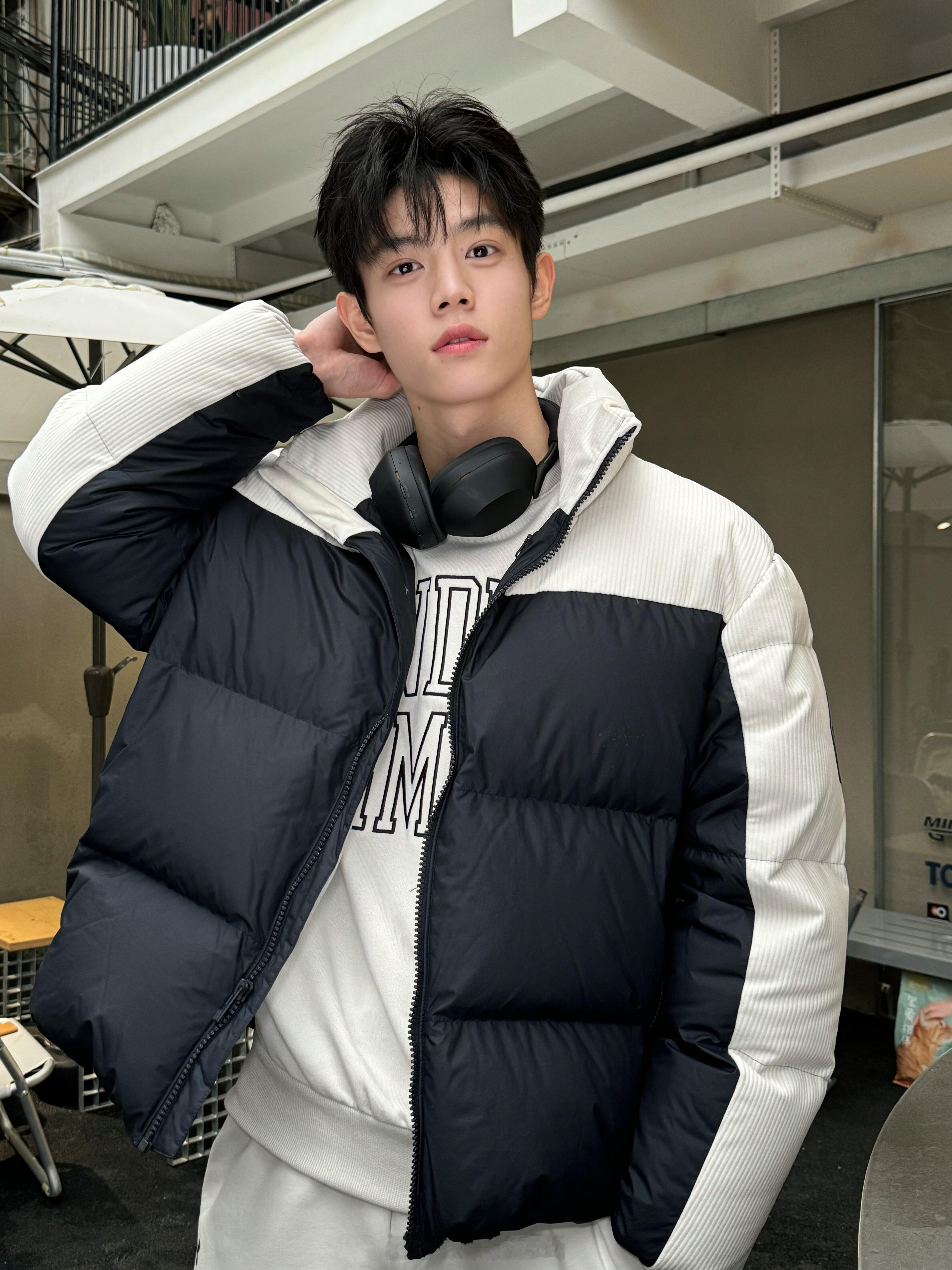 日子变冷 就把生活过得热气腾腾最近又又又降温了呀!  大家都要注意保暖了哟冬日街