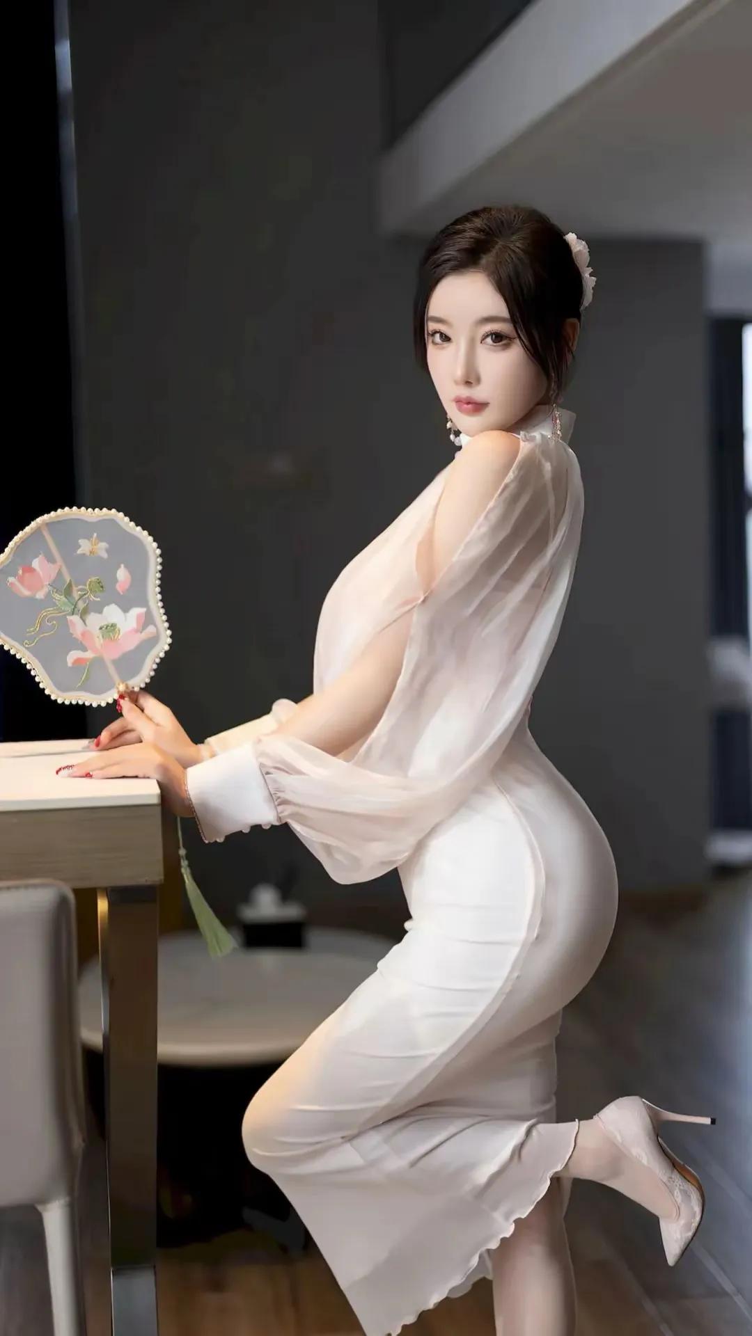 女神晨晨，秀禾展示