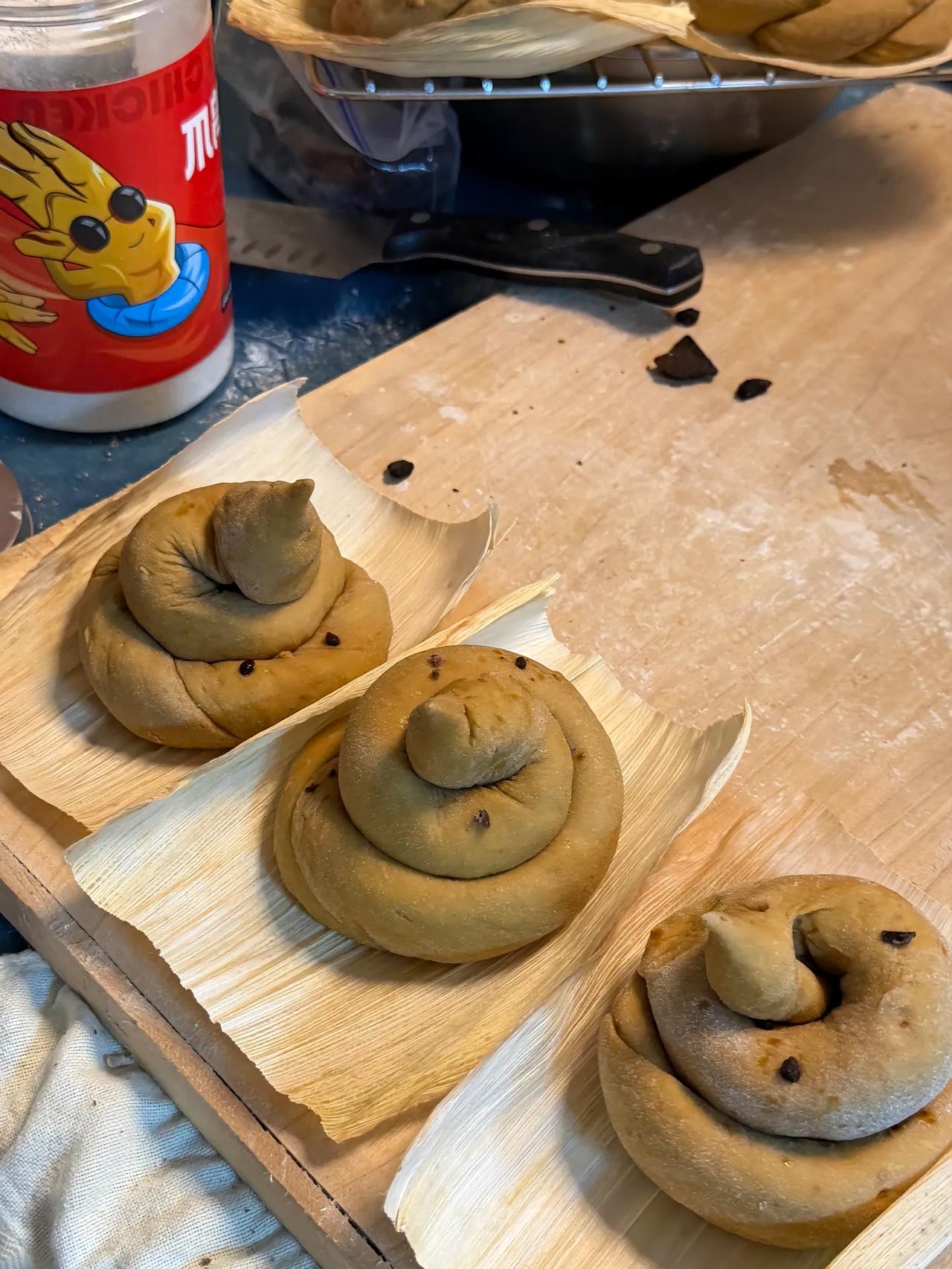 我第一次尝试做红糖花卷，成品超出预期！

刚掀开锅盖香气扑面而来，口感特别松软。