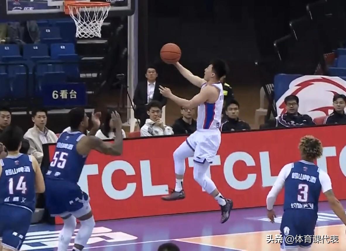 青岛两外援合砍58分，赵嘉义11分，青岛男篮主场战胜天津！北京时间2026年4月