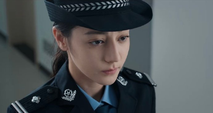 迪丽热巴目光如炬于案件中  迪丽热巴新剧三平台播出 迪丽热巴目光如炬于案件中，是