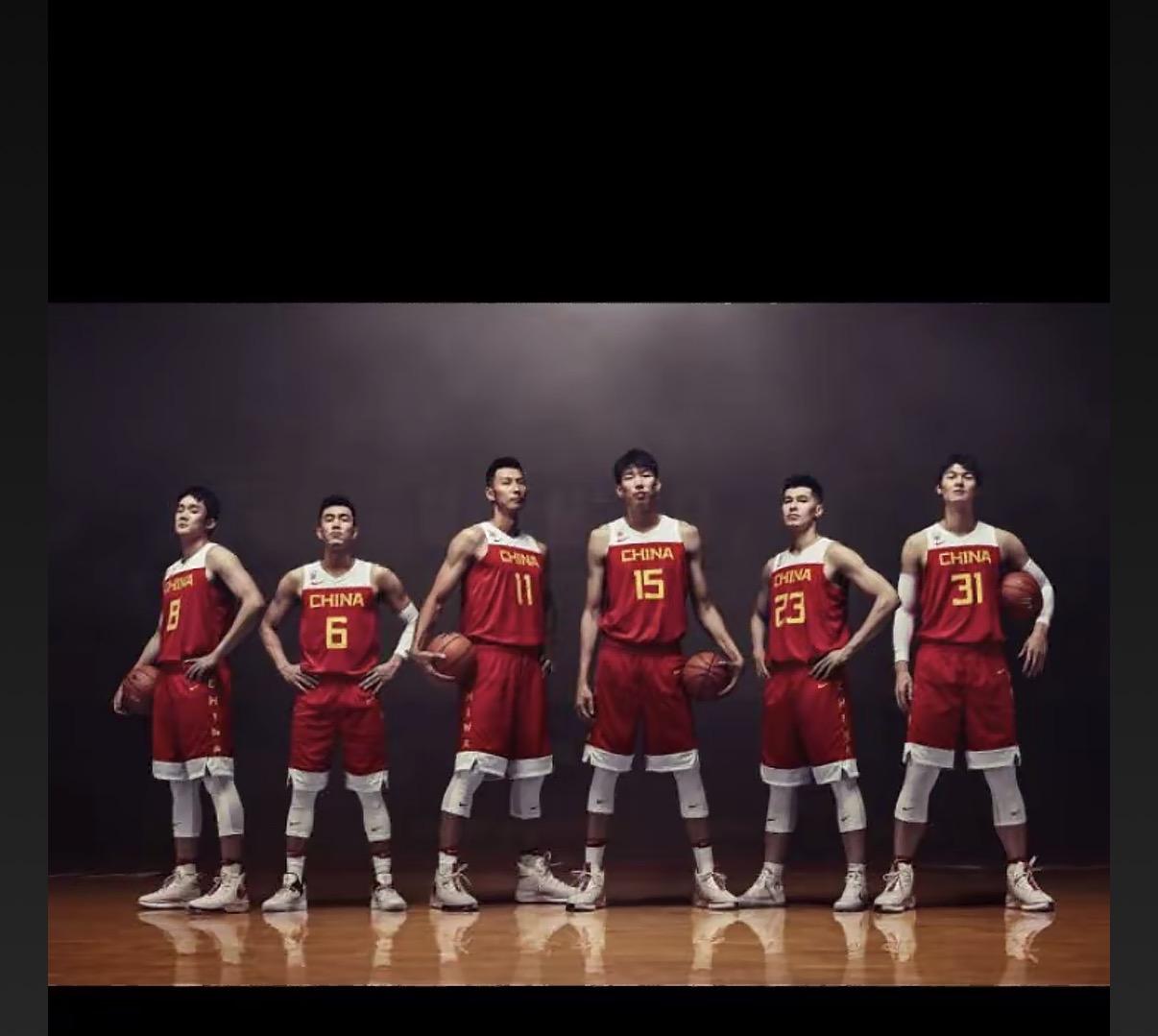 这套阵容应该是近十年男篮最强阵容了吧
抖那边刷到这张照片真是无限感慨，这套 15