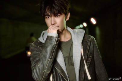 杨洋2025年最后一个9号杨洋25年最后一个09好帅的造型 