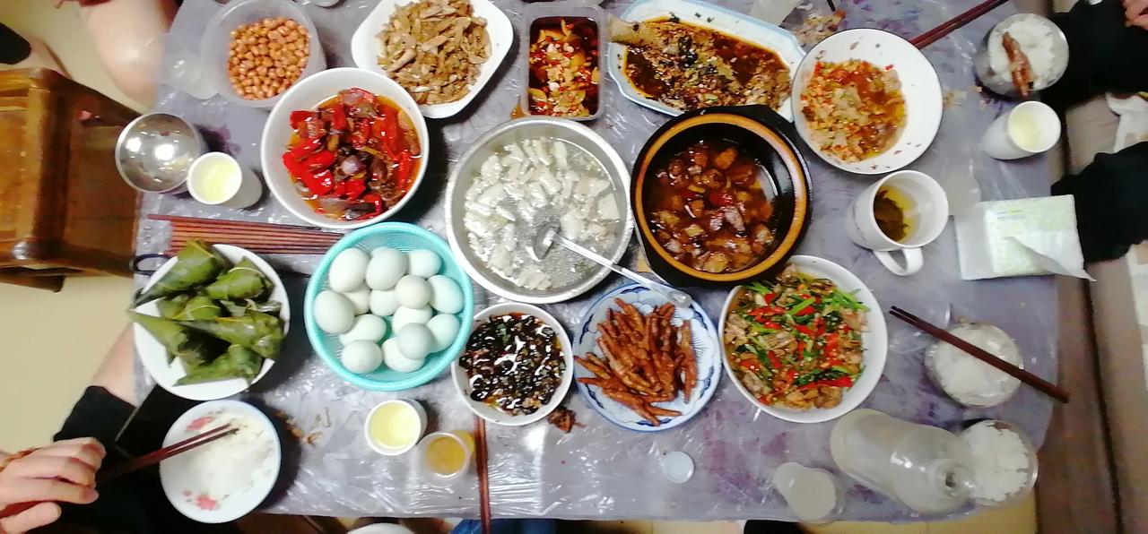 都说吃饭只要吃7、8分饱，这样吃，有诸多好处：可以预防大脑早衰；维护消化系统健康