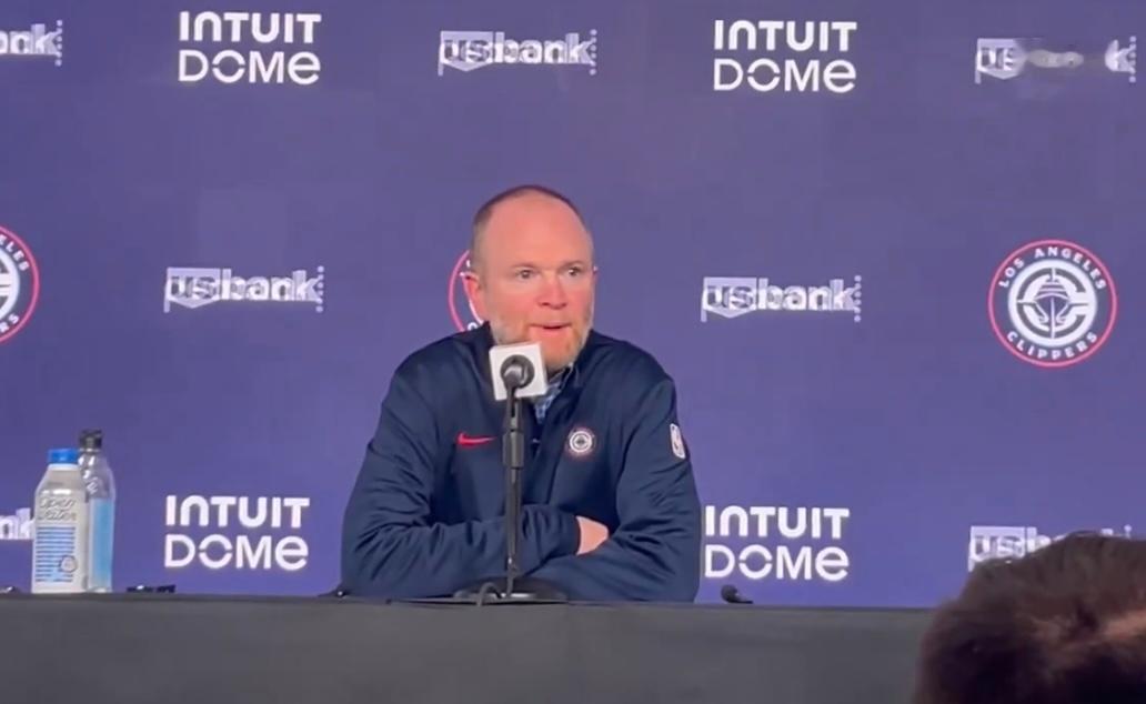 快船队的劳伦斯-弗兰克谈及科怀-伦纳德时表示：“他正在逐步恢复。” 弗兰克透露，